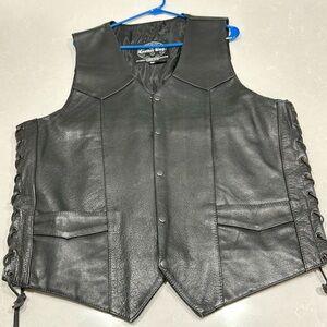 Men’s leather biker vest. Leather King. 46 Tall